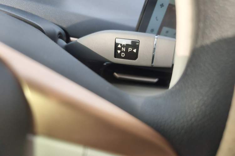 Used Chery QQ Domi 2025 Model 305km Comfort Edition Gear Lever