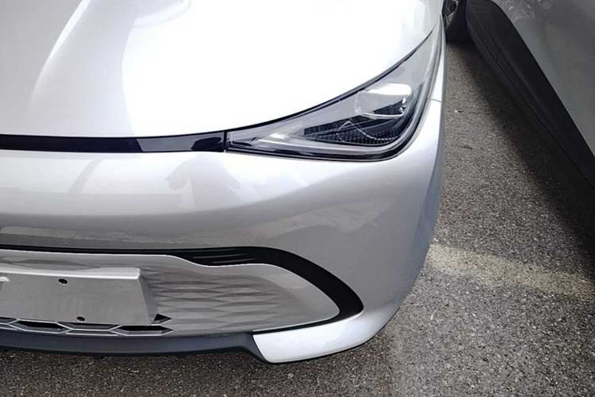 Used Chery QQ Domi 2025 Model 305km Comfort Edition Left Front Headlight