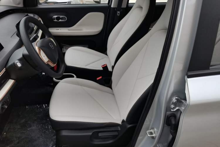 Used Chery QQ Domi 2025 Model 305km Comfort Edition Left Front Seat