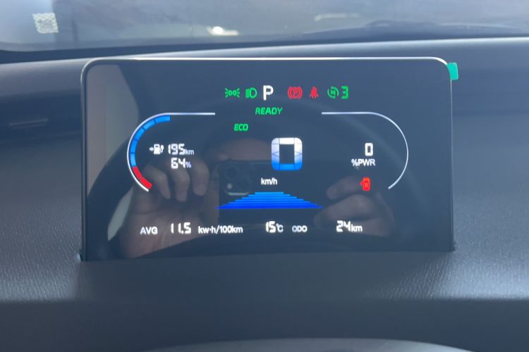 Used Chery QQ Domi 2025 Model 305km Comfort Edition Odometer Close Up