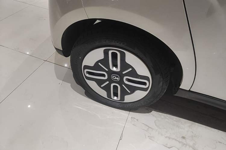Used Chery QQ Domi 2025 Model 305km Comfort Edition Right Rear Wheel Hub