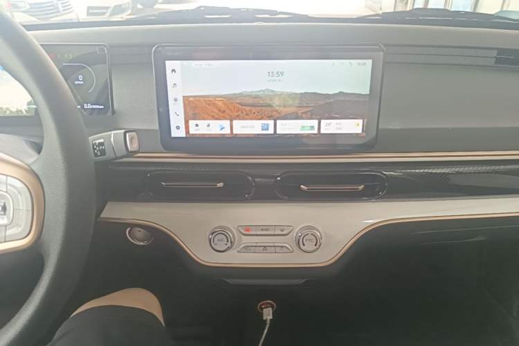 Used Chery QQ Domi 2025 Model 305km Comfort Edition Audio And AC Panel