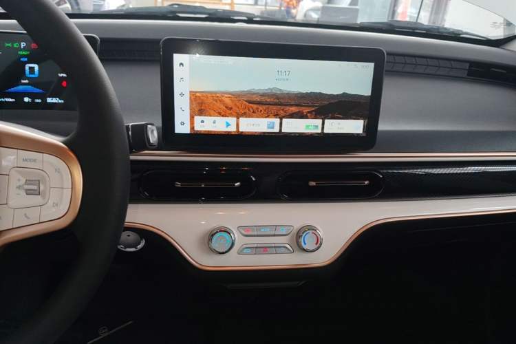 Used Chery QQ Domi 2025 Model 305km Comfort Edition Audio And AC Panel