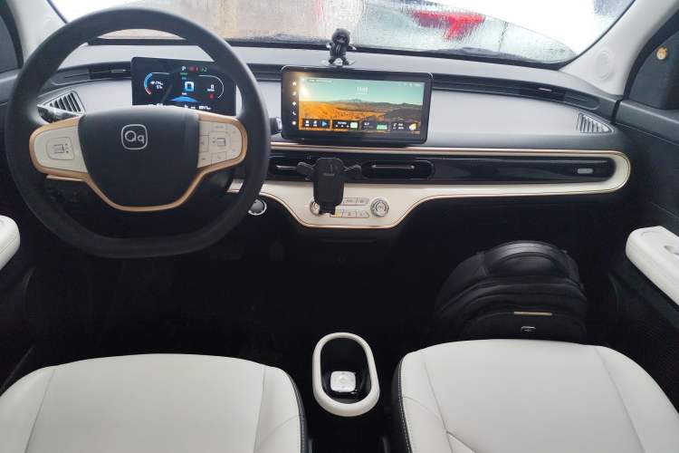 Used Chery QQ Domi 2025 Model 305km Comfort Edition Audio And AC Panel