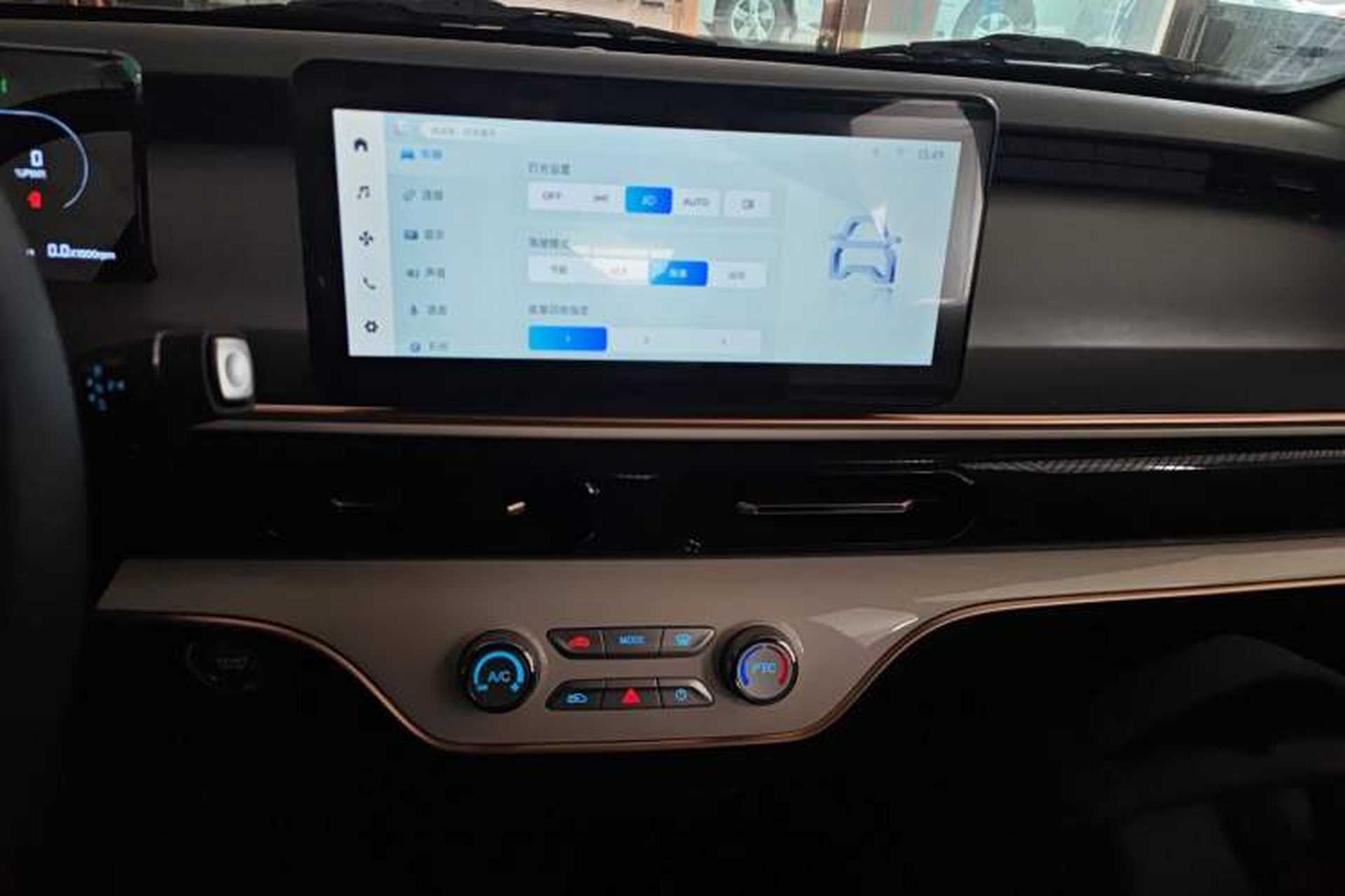 Used Chery QQ Domi 2025 Model 305km Comfort Edition Audio And AC Panel