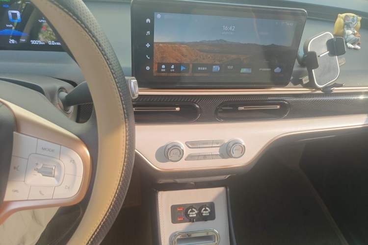 Used Chery QQ Domi 2025 Model 305km Comfort Edition Audio And AC Panel