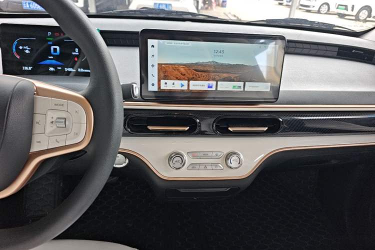 Used Chery QQ Domi 2025 Model 305km Comfort Edition Audio And AC Panel
