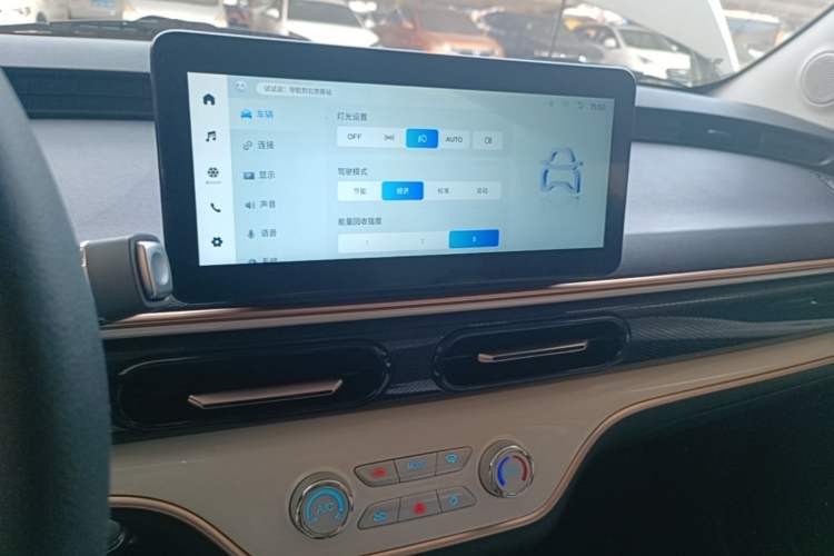 Used Chery QQ Domi 2025 Model 305km Comfort Edition Audio And AC Panel