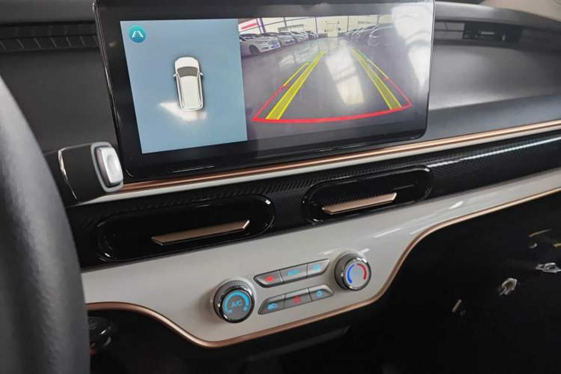 Used Chery QQ Domi 2025 Model 305km Comfort Edition Audio And AC Panel