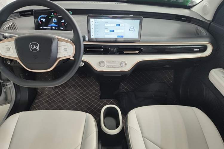 Used Chery QQ Domi 2025 Model 305km Comfort Edition Audio And AC Panel