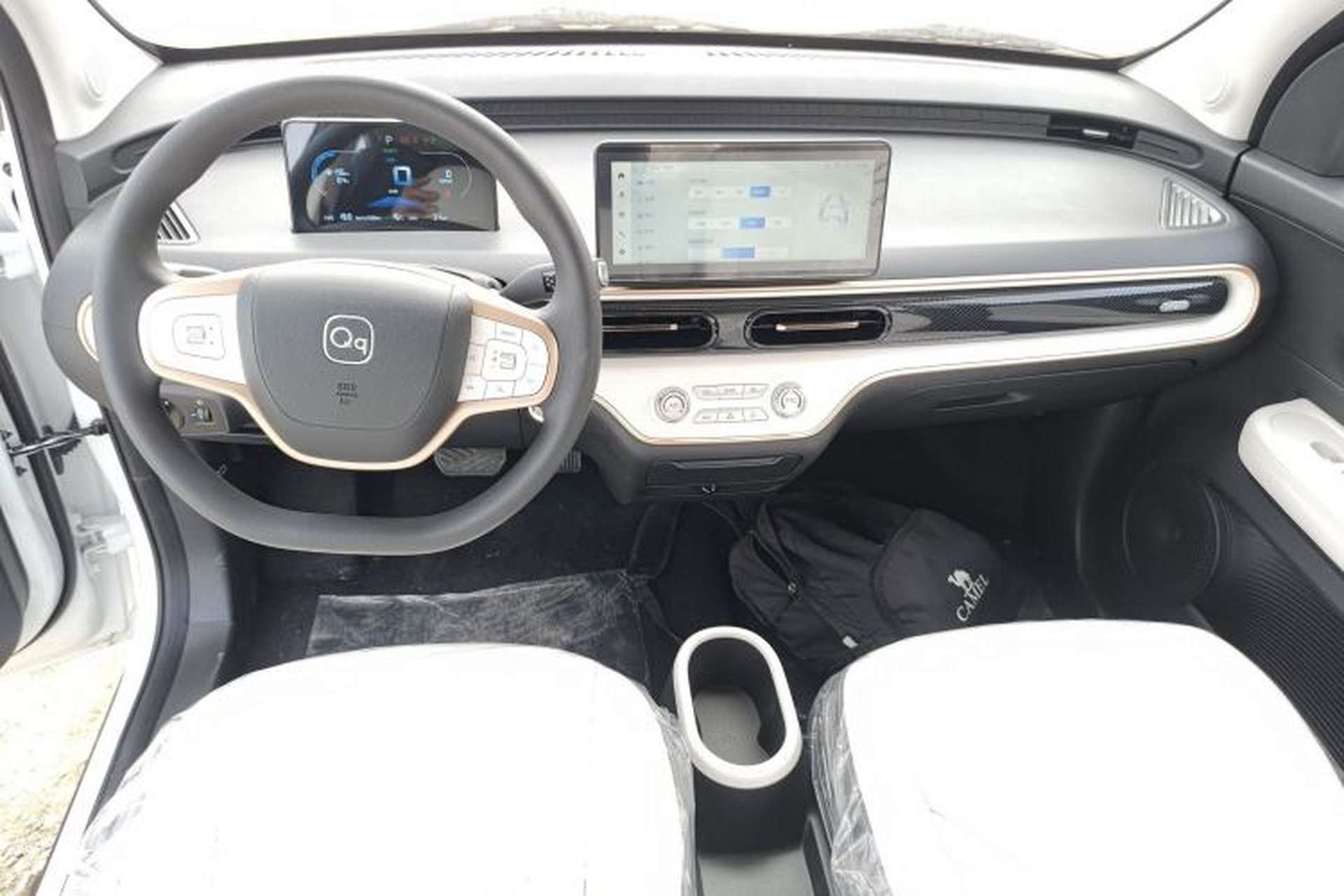 Used Chery QQ Domi 2025 Model 305km Comfort Edition Center Console