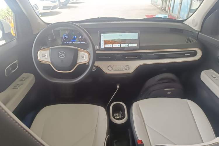 Used Chery QQ Domi 2025 Model 305km Comfort Edition Center Console