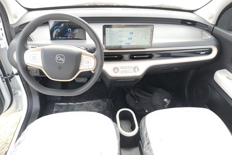Used Chery QQ Domi 2025 Model 305km Comfort Edition Center Console