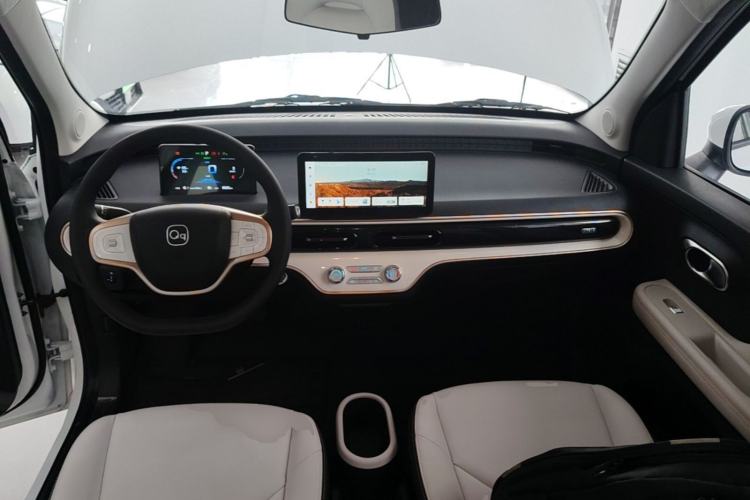 Used Chery QQ Domi 2025 Model 305km Comfort Edition Center Console