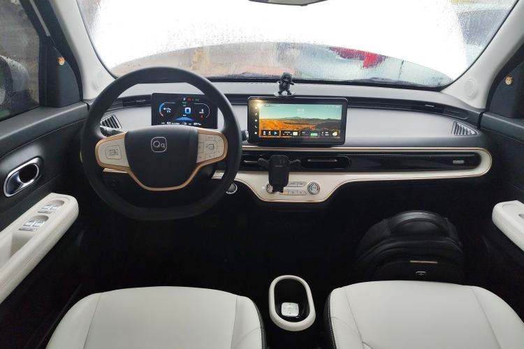 Used Chery QQ Domi 2025 Model 305km Comfort Edition Center Console