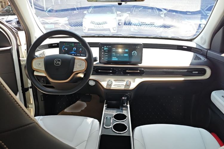 Used Chery QQ Domi 2025 Model 305km Comfort Edition Center Console