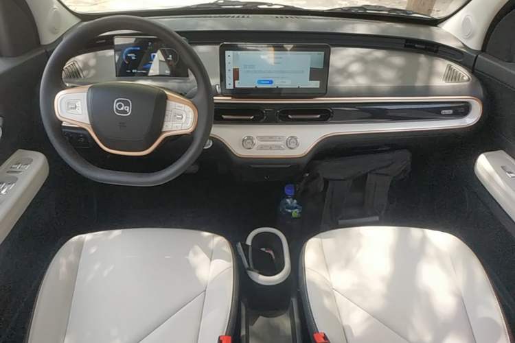 Used Chery QQ Domi 2025 Model 305km Comfort Edition Center Console