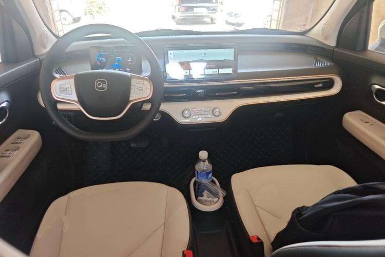 Used Chery QQ Domi 2025 Model 305km Comfort Edition Center Console