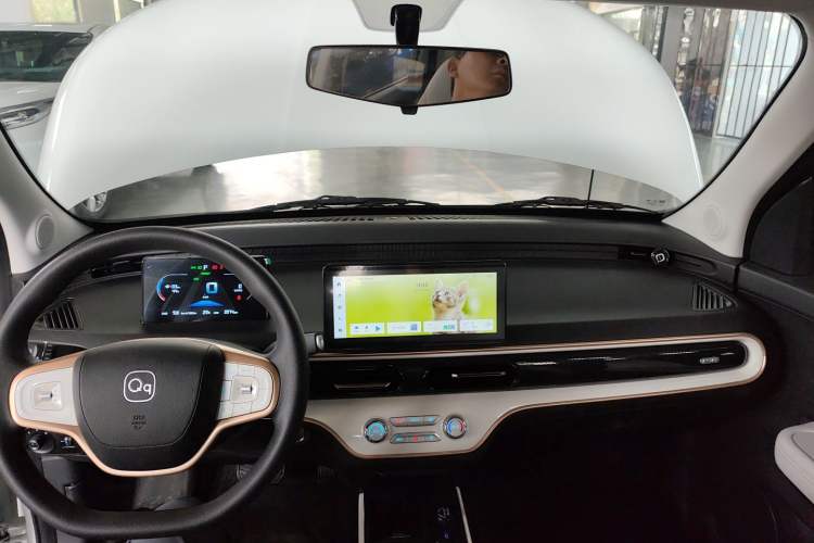 Used Chery QQ Domi 2025 Model 305km Comfort Edition Center Console