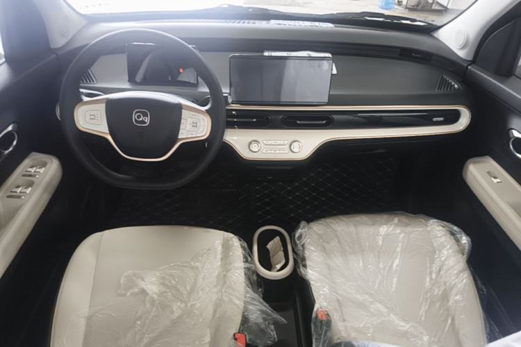 Used Chery QQ Domi 2025 Model 405km Comfort Edition Center Console