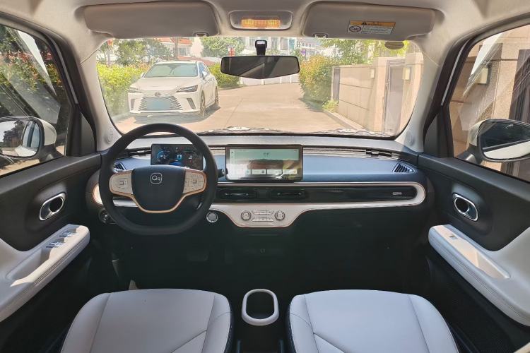 Used Chery QQ Domi 2025 Model 305km Comfort Edition Center Console