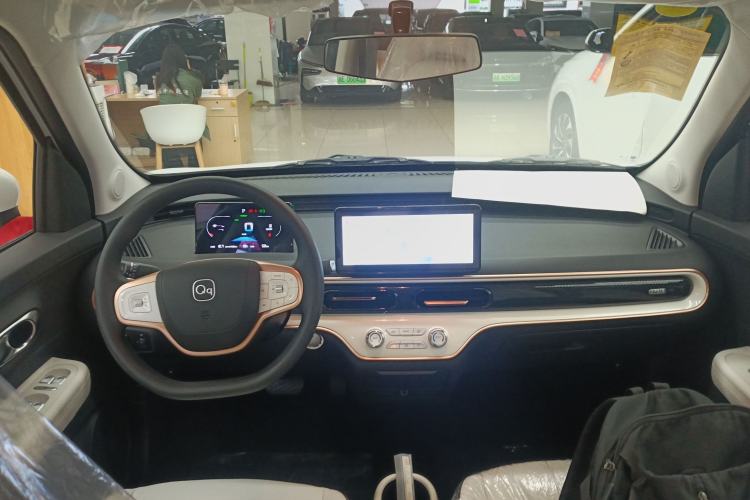 Used Chery QQ Domi 2025 Model 305km Comfort Edition Center Console