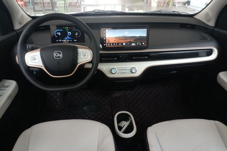 Used Chery QQ Domi 2025 Model 305km Comfort Edition Center Console
