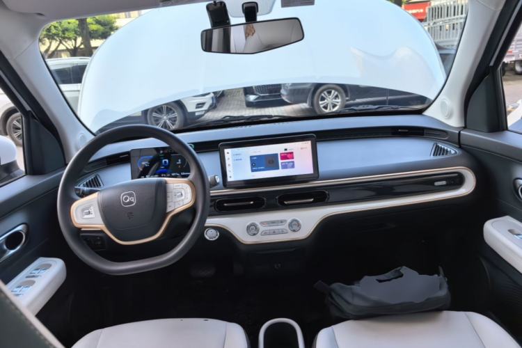 Used Chery QQ Domi 2025 Model 305km Comfort Edition Center Console