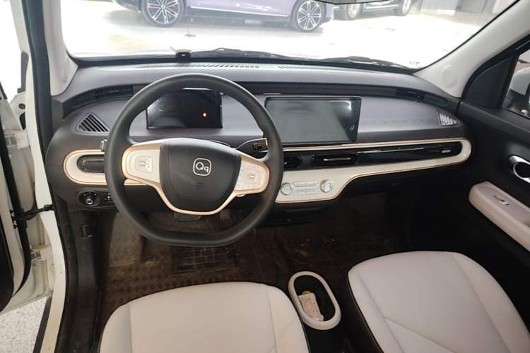 Used Chery QQ Domi 2025 Model 305km Comfort Edition Center Console