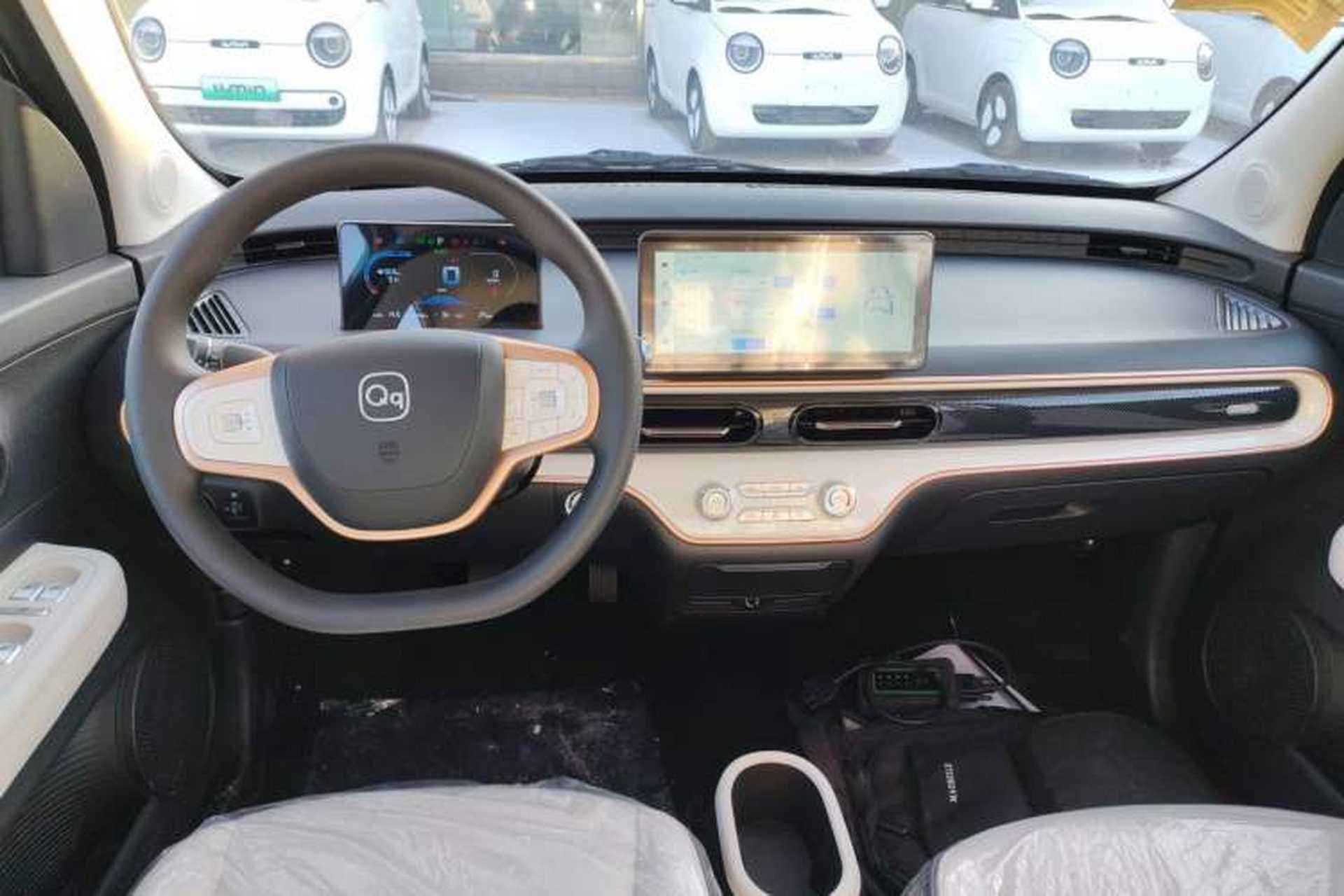 Used Chery QQ Domi 2025 Model 405km Comfort Edition Center Console