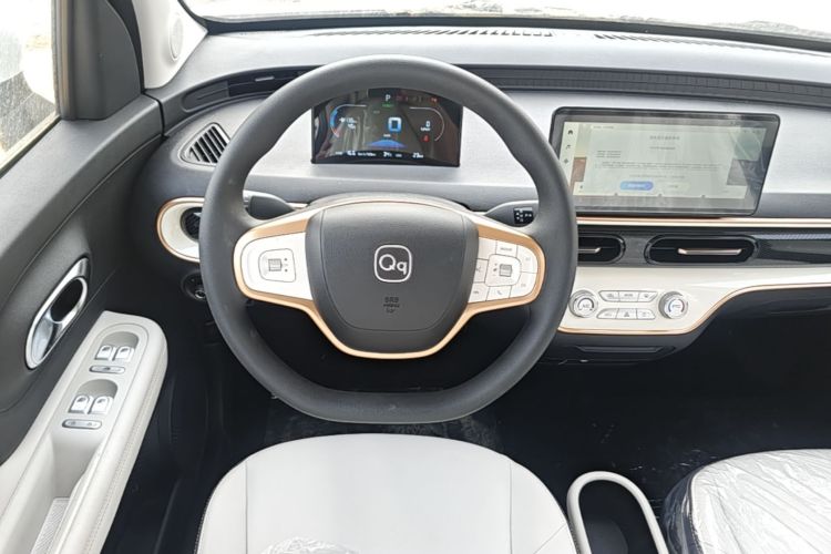 Used Chery QQ Domi 2025 Model 305km Comfort Edition Center Console