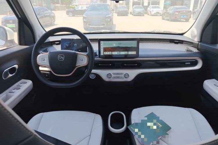 Used Chery QQ Domi 2025 Model 305km Comfort Edition Center Console