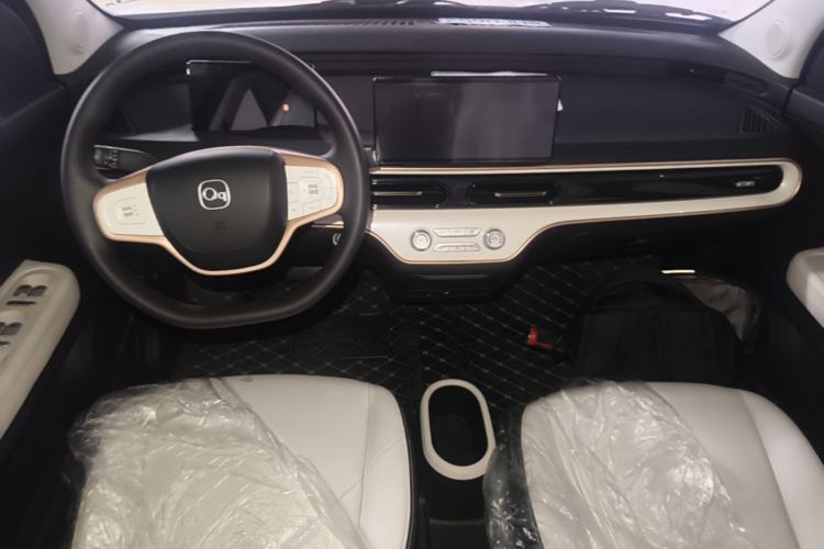 Used Chery QQ Domi 2025 Model 405km Comfort Edition Center Console