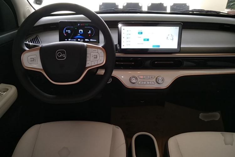 Used Chery QQ Domi 2025 Model 305km Comfort Edition Center Console