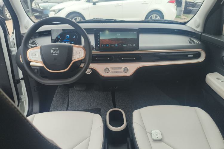 Used Chery QQ Domi 2025 Model 305km Comfort Edition Center Console