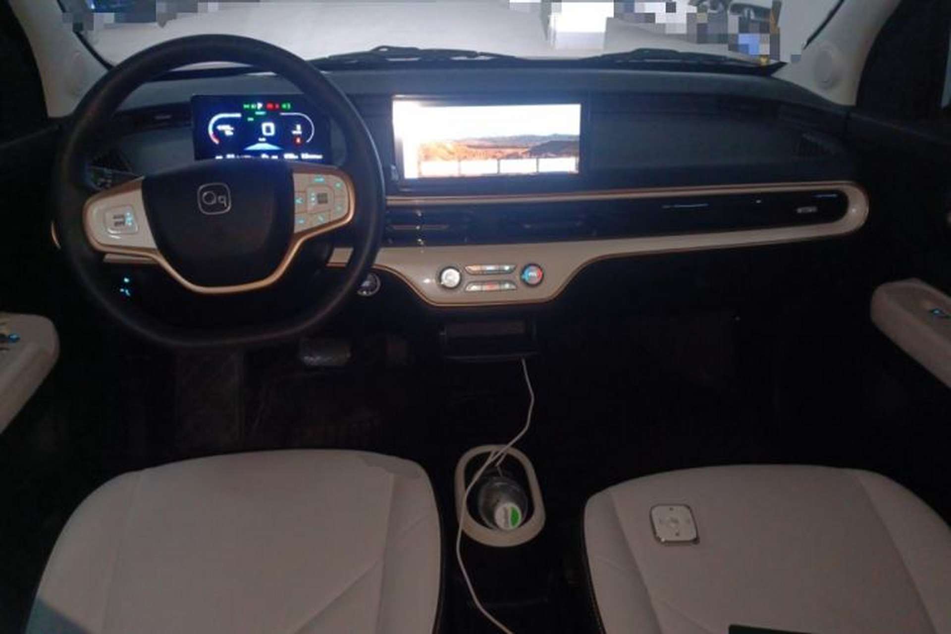 Used Chery QQ Domi 2025 Model 305km Comfort Edition Center Console