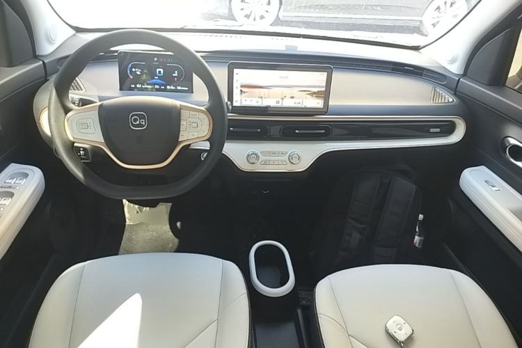 Used Chery QQ Domi 2025 Model 305km Comfort Edition Center Console