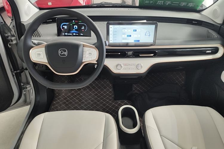 Used Chery QQ Domi 2025 Model 305km Comfort Edition Center Console