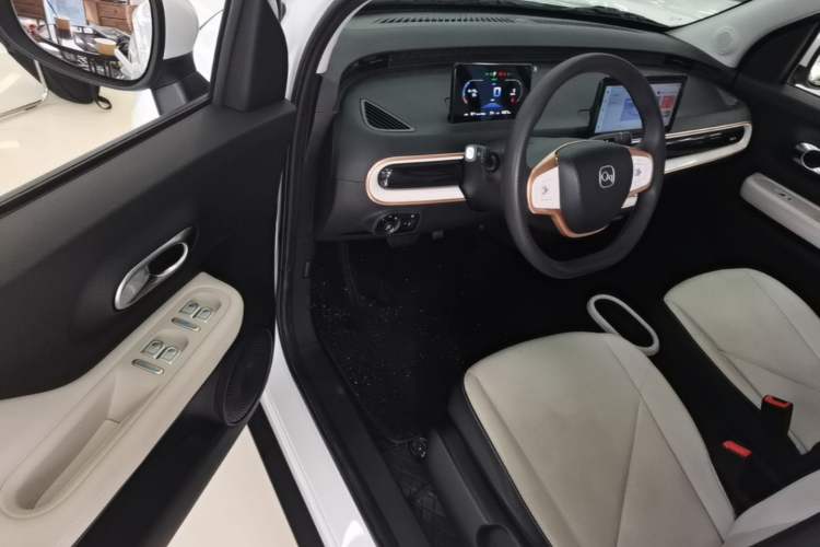 Used Chery QQ Domi 2025 Model 305km Comfort Edition Driver Seat