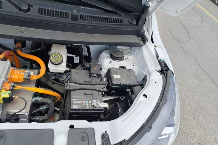 Used Chery QQ Domi 2025 Model 305km Comfort Edition Engine Bay Left