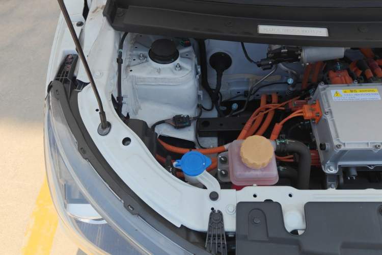 Used Chery QQ Domi 2025 Model 305km Comfort Edition Engine Bay Right