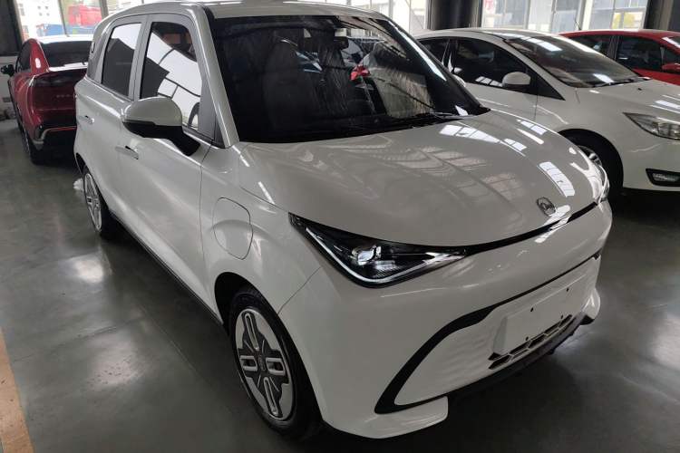 Used Chery QQ Domi 2025 Model 305km Comfort Edition Front Right 45 Deg