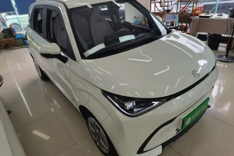 Used Chery QQ Domi 2025 Model 305km Comfort Edition Front Right 45 Deg