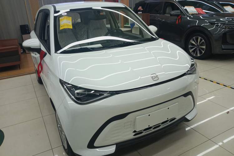Used Chery QQ Domi 2025 Model 305km Comfort Edition Front Right 45 Deg