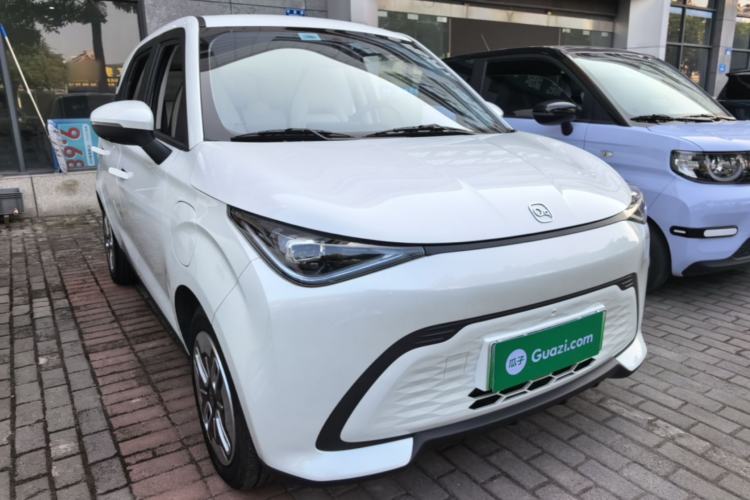 Used Chery QQ Domi 2025 Model 305km Comfort Edition Front Right 45 Deg
