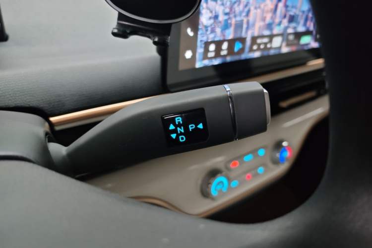 Used Chery QQ Domi 2025 Model 305km Comfort Edition Gear Lever