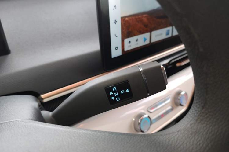 Used Chery QQ Domi 2025 Model 305km Comfort Edition Gear Lever