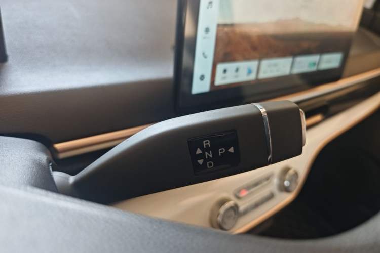 Used Chery QQ Domi 2025 Model 305km Comfort Edition Gear Lever