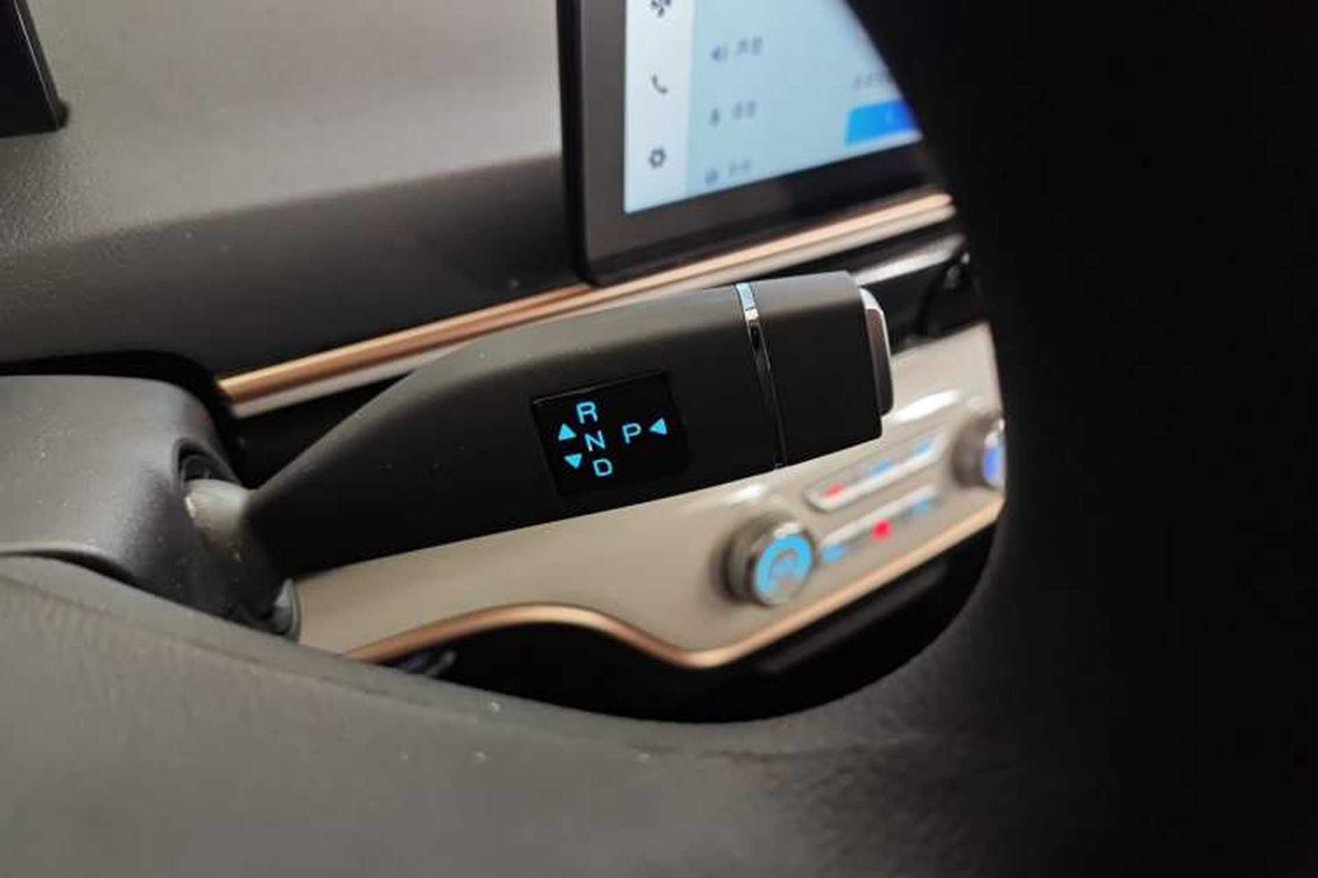 Used Chery QQ Domi 2025 Model 305km Comfort Edition Gear Lever