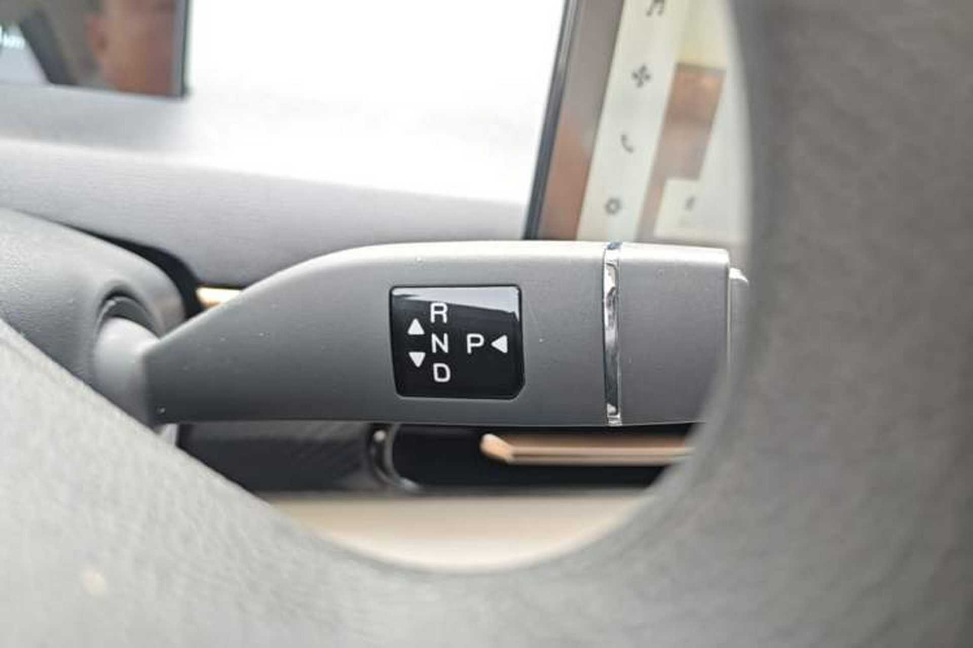 Used Chery QQ Domi 2025 Model 305km Comfort Edition Gear Lever